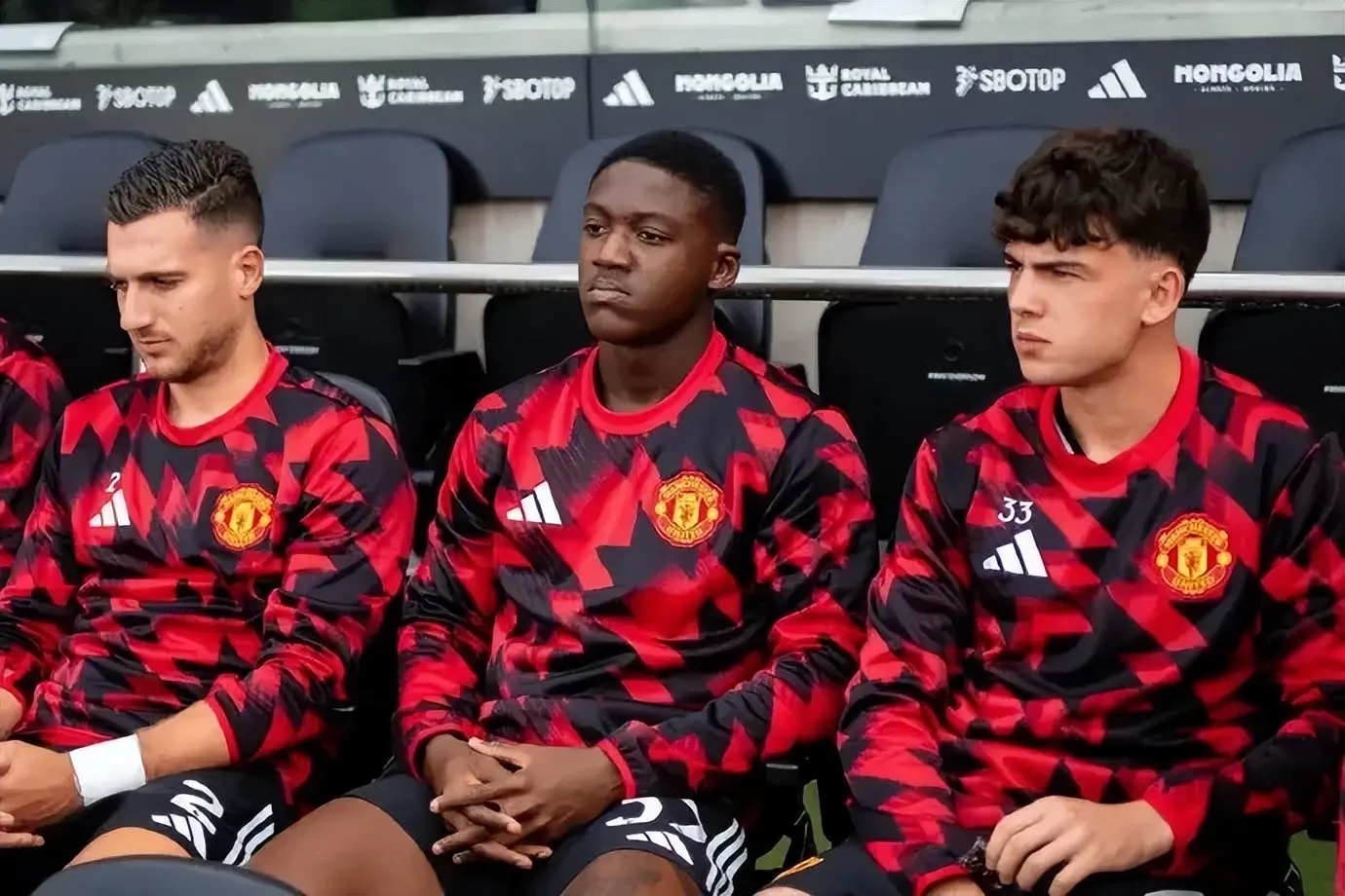 div, 年轻中场并